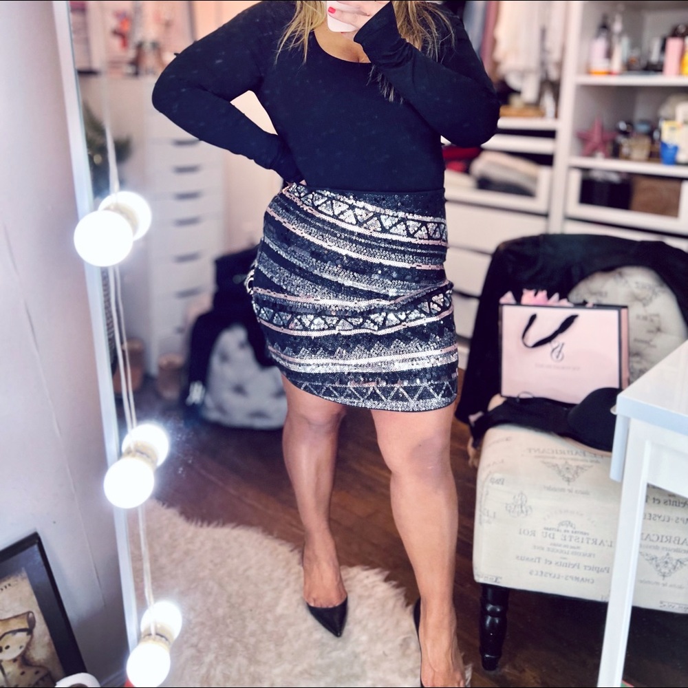 Express Sequin Skirt
